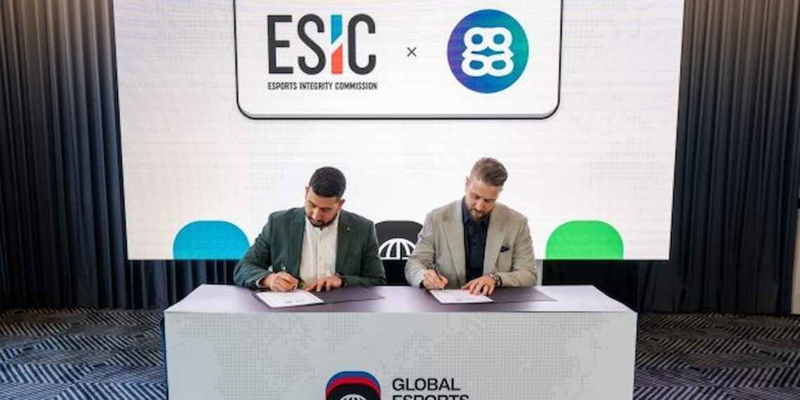 ESIC and ggCircuit partnership signing